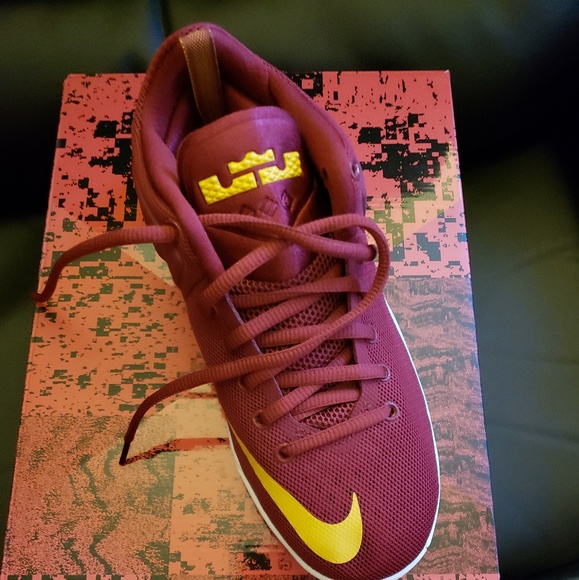 Nike shoes size 5.5 - Picture 2 of 7